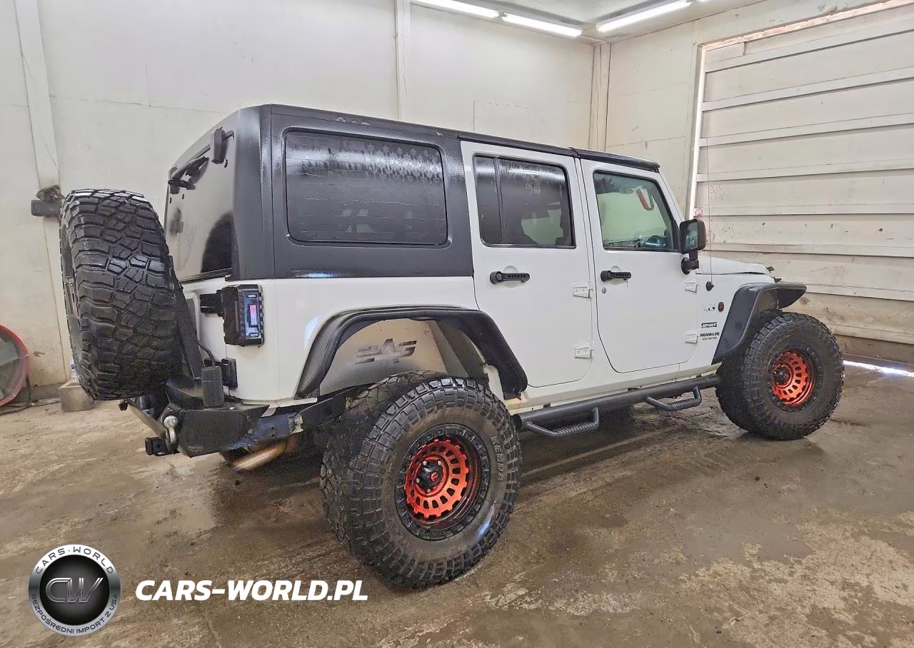 2013 Jeep Wrangler Unlimited Sport VIN:1C4HJWDG4DL623376 - 3