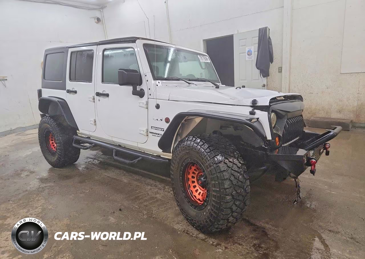 2013 Jeep Wrangler Unlimited Sport VIN:1C4HJWDG4DL623376 - 4