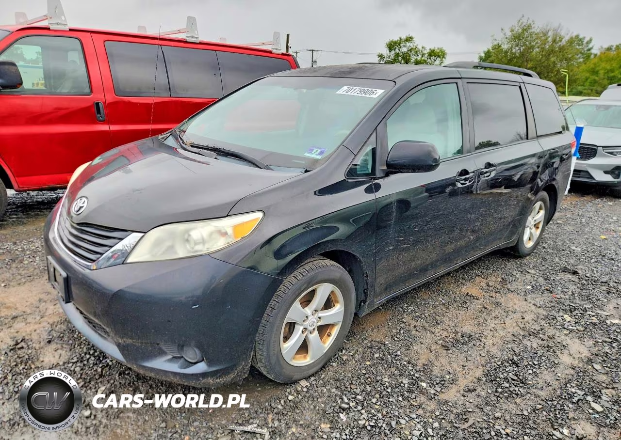 2011 Toyota Sienna Le