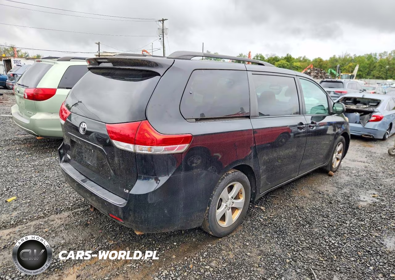 2011 Toyota Sienna Le VIN:5TDKK3DCXBS026386 - 3