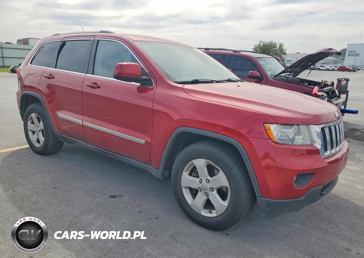 2011 Jeep Grand Cherokee Laredo VIN:1J4RR4GT8BC570134 - 4