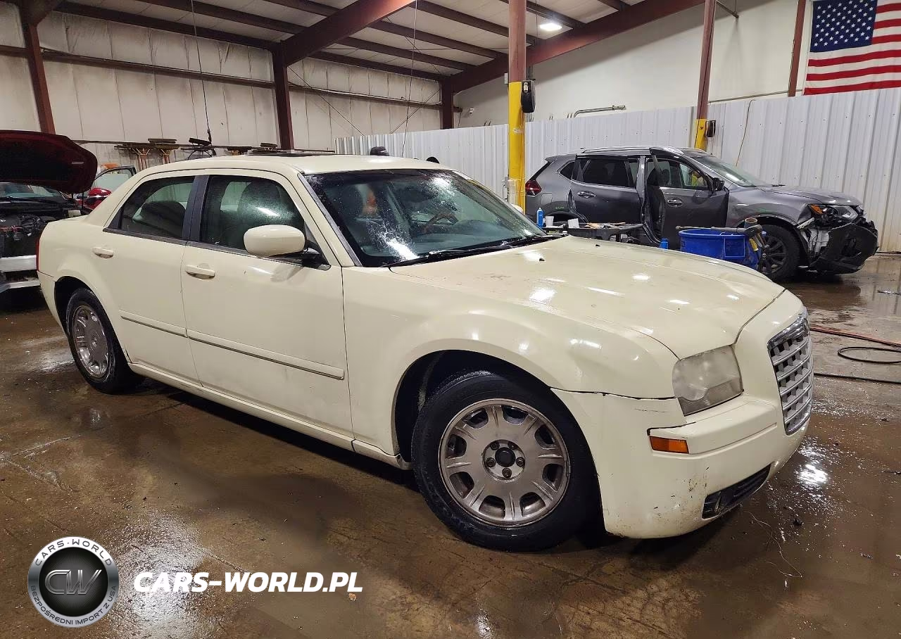 2005 Chrysler 300 Touring VIN:2C3AA53G45H503481 - 4