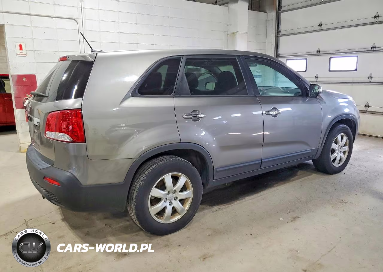 2013 Kia Sorento Lx VIN:5XYKT4A16DG321944 - 3