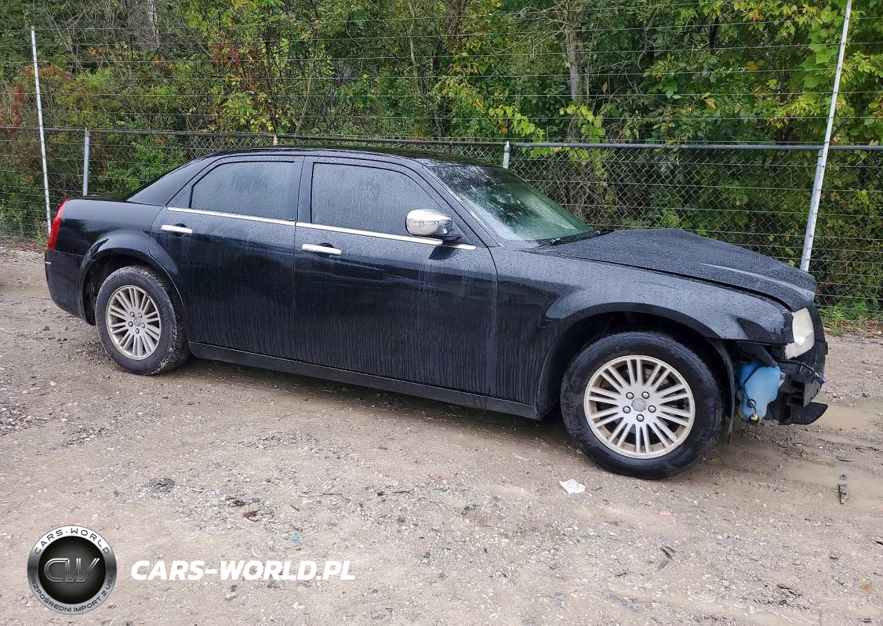 2010 Chrysler 300 Touring VIN:2C3CA5CV9AH176996 - 4