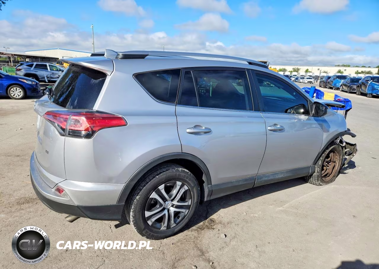 2018 Toyota Rav4 Le VIN:2T3ZFREV1JW416232 - 3