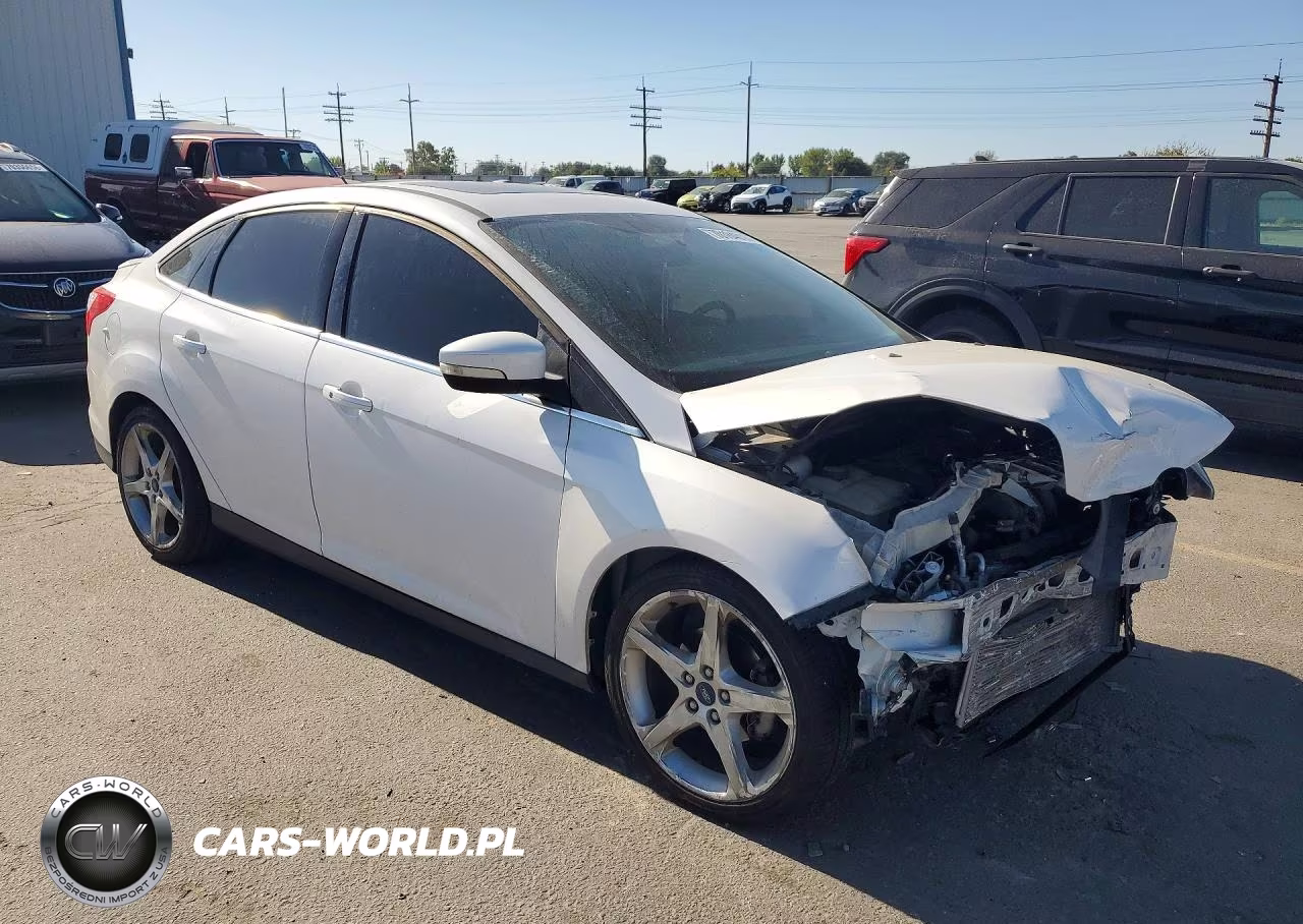 2013 Ford Focus Titanium VIN:1FADP3J26DL210546 - 4