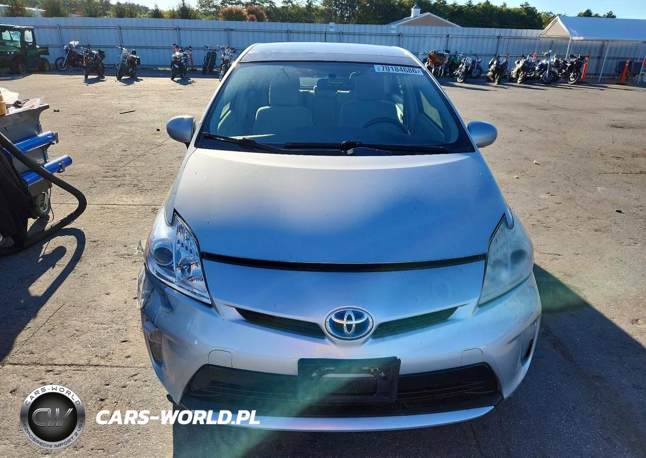 2012 Toyota Prius Three VIN:JTDKN3DUXC5481813 - 5