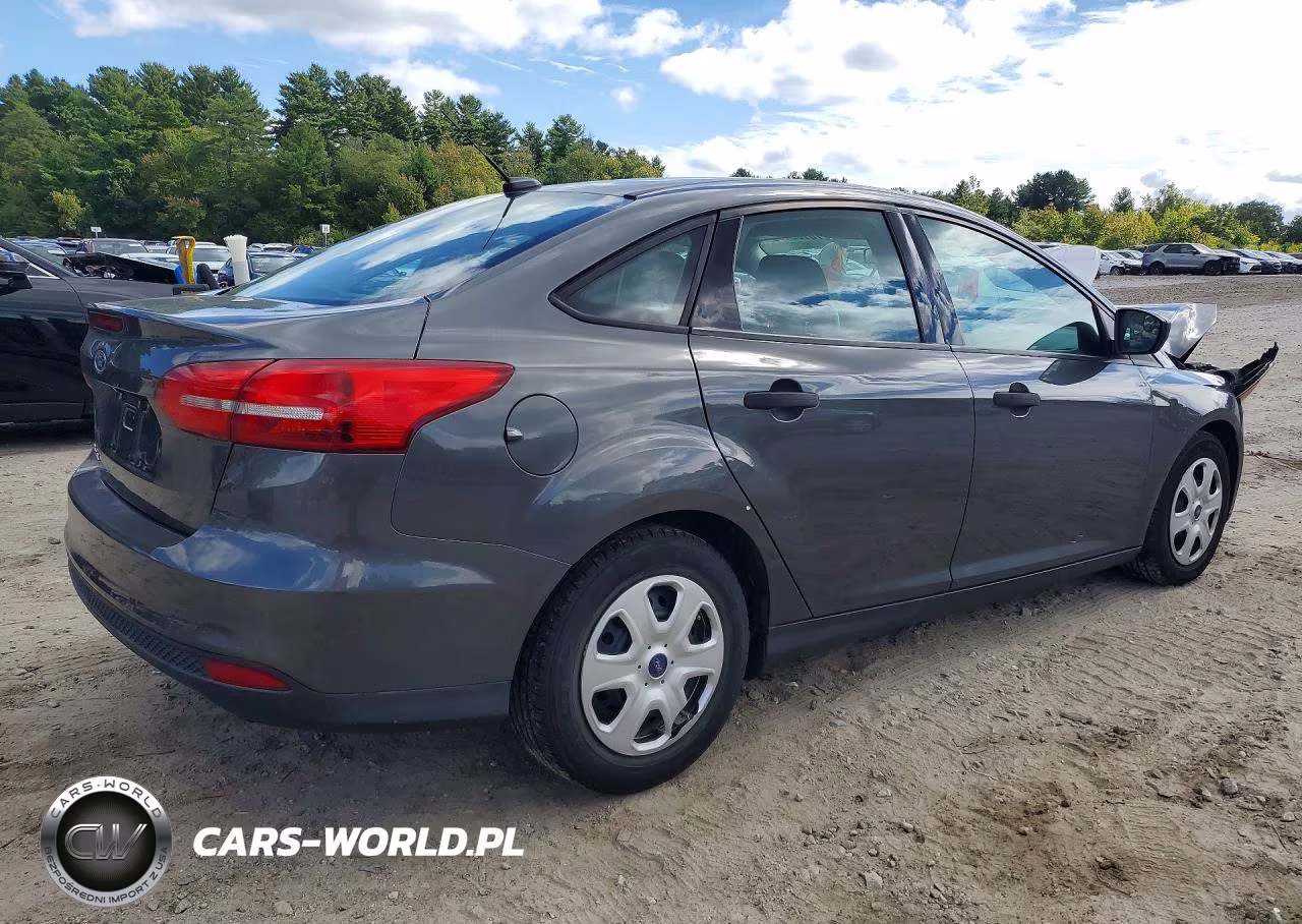 2017 Ford Focus S VIN:1FADP3E23HL316565 - 3