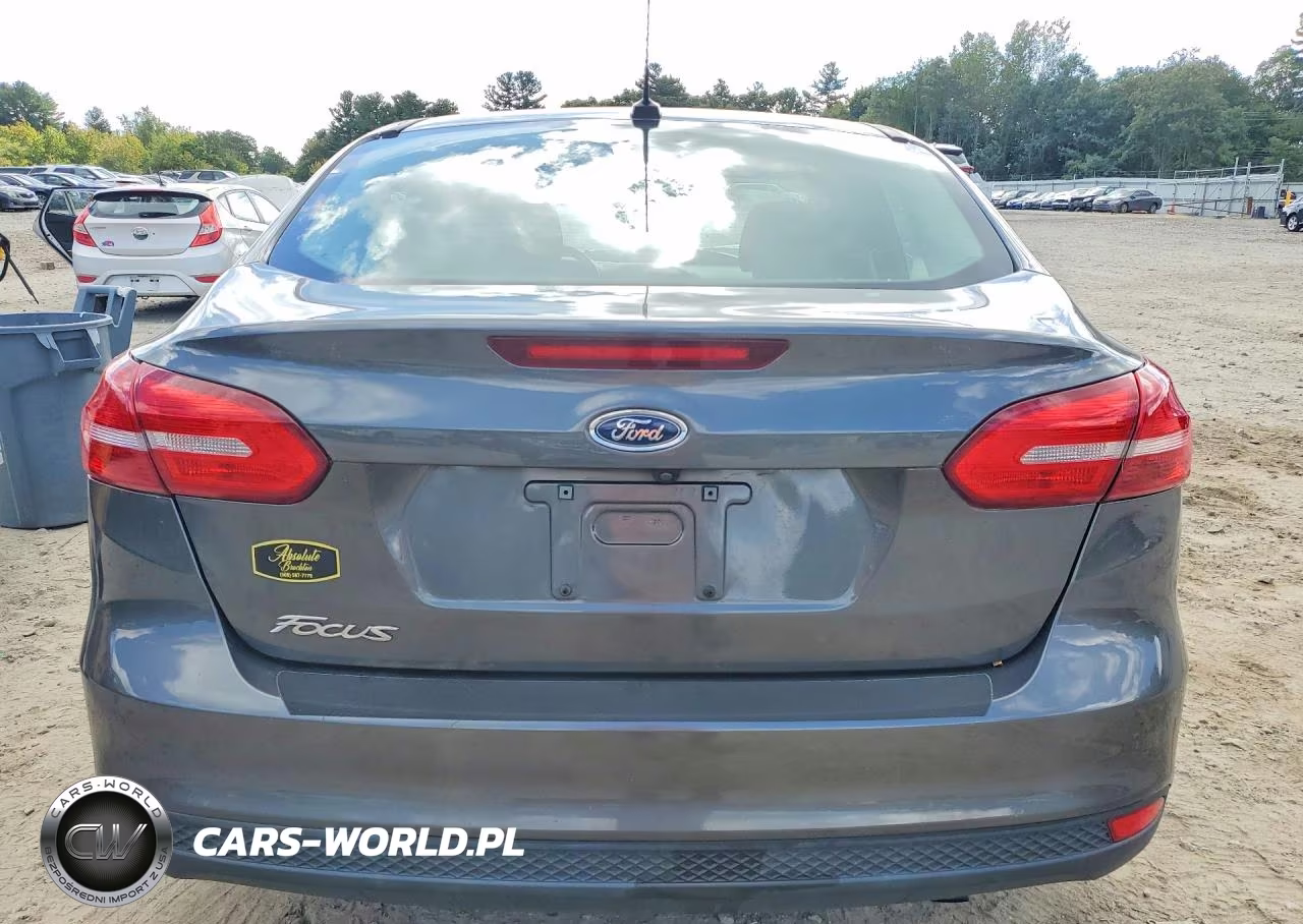 2017 Ford Focus S VIN:1FADP3E23HL316565 - 6