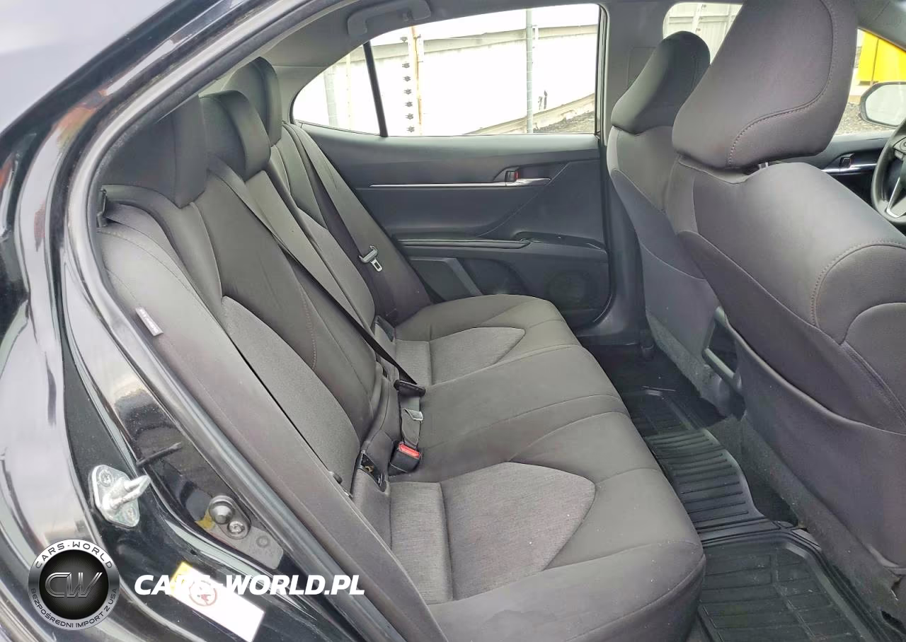 2018 Toyota Camry Le VIN:JTNB11HKXJ3013917 - 10