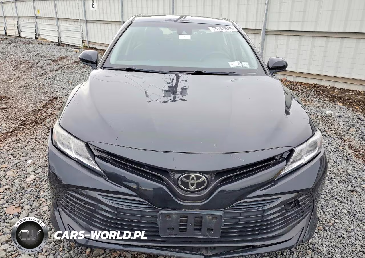 2018 Toyota Camry Le VIN:JTNB11HKXJ3013917 - 5