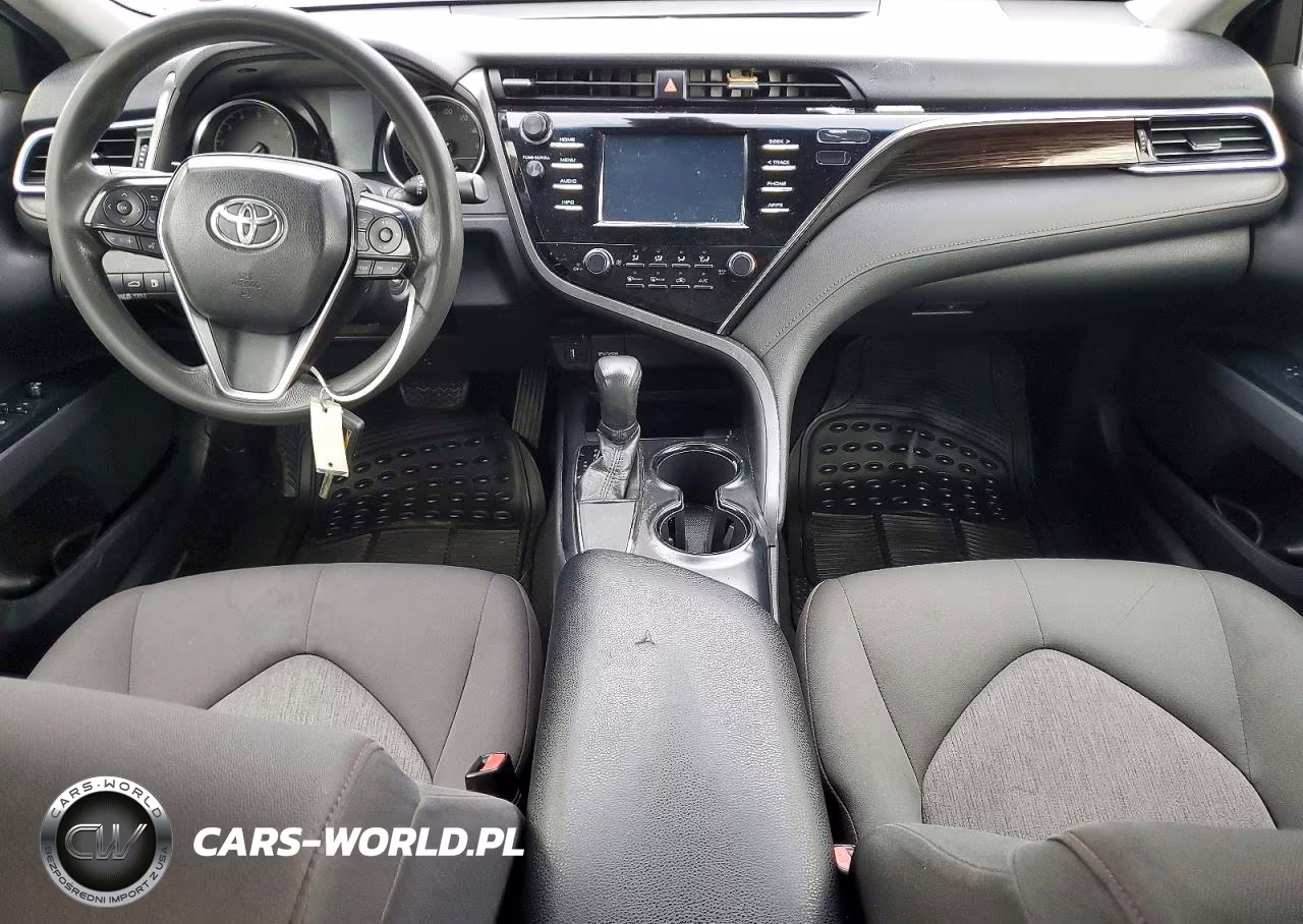 2018 Toyota Camry Le VIN:JTNB11HKXJ3013917 - 8