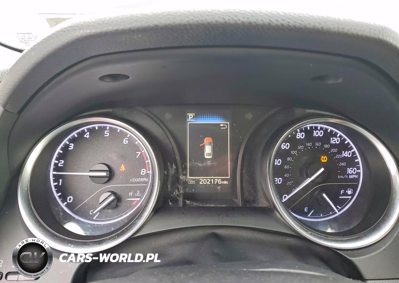 2018 Toyota Camry Le VIN:JTNB11HKXJ3013917 - 9