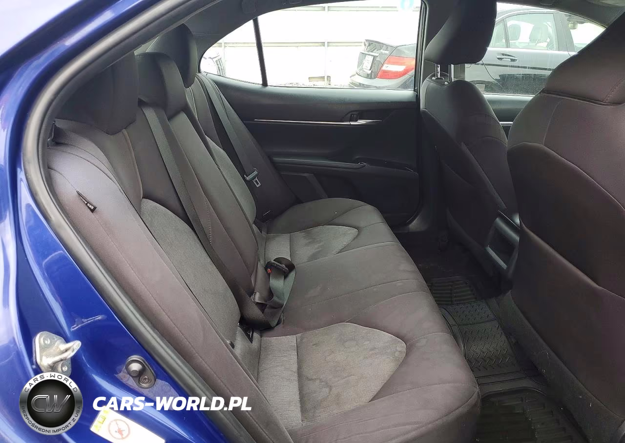 2018 Toyota Camry L VIN:4T1B11HK5JU575461 - 10