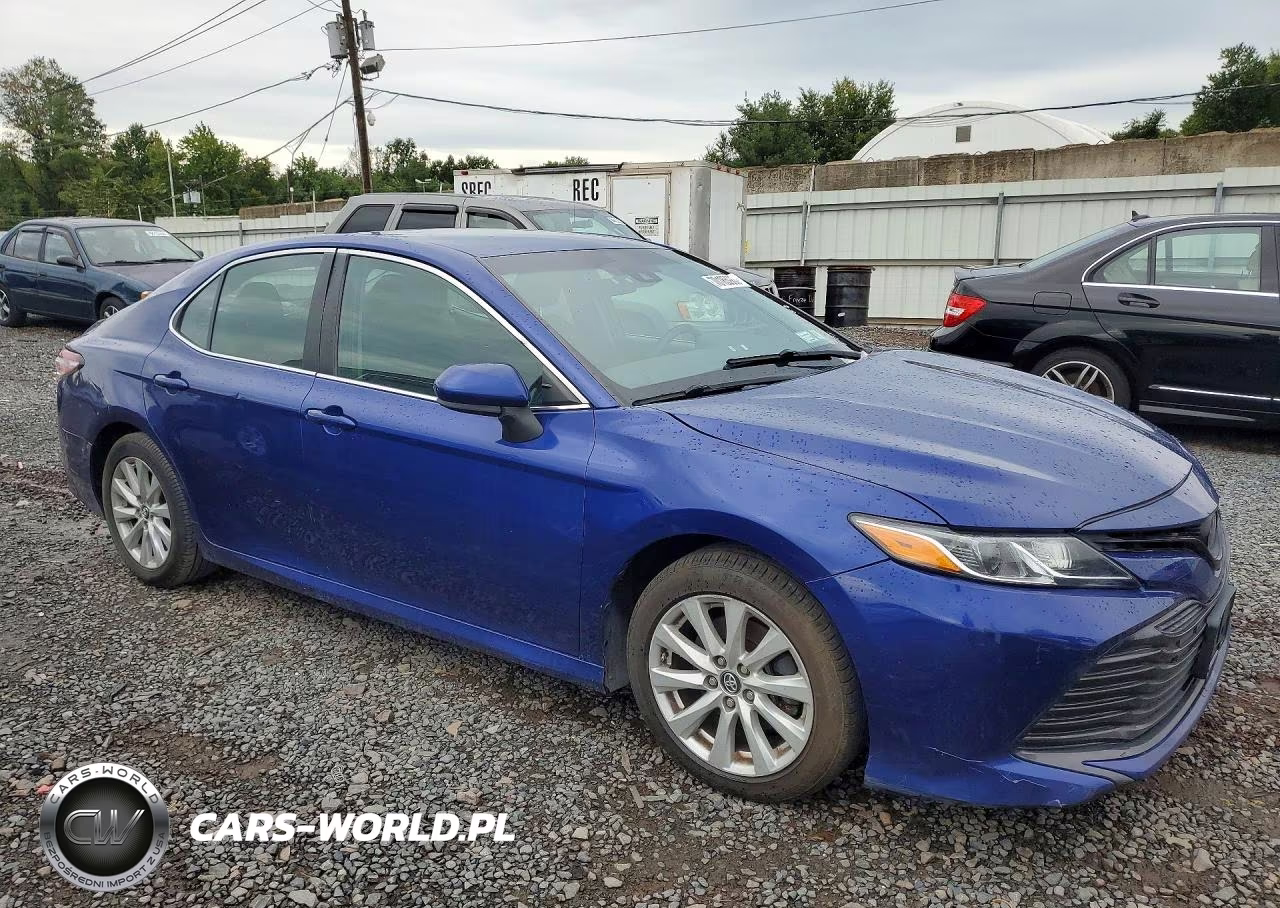 2018 Toyota Camry L VIN:4T1B11HK5JU575461 - 4