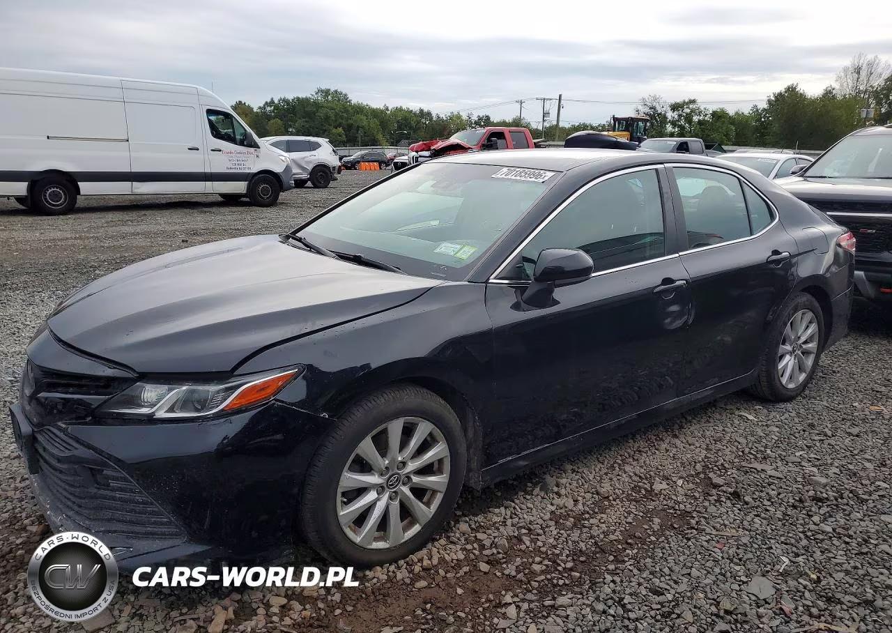 2018 Toyota Camry Le VIN:4T1B11HK2JU556107 - 1