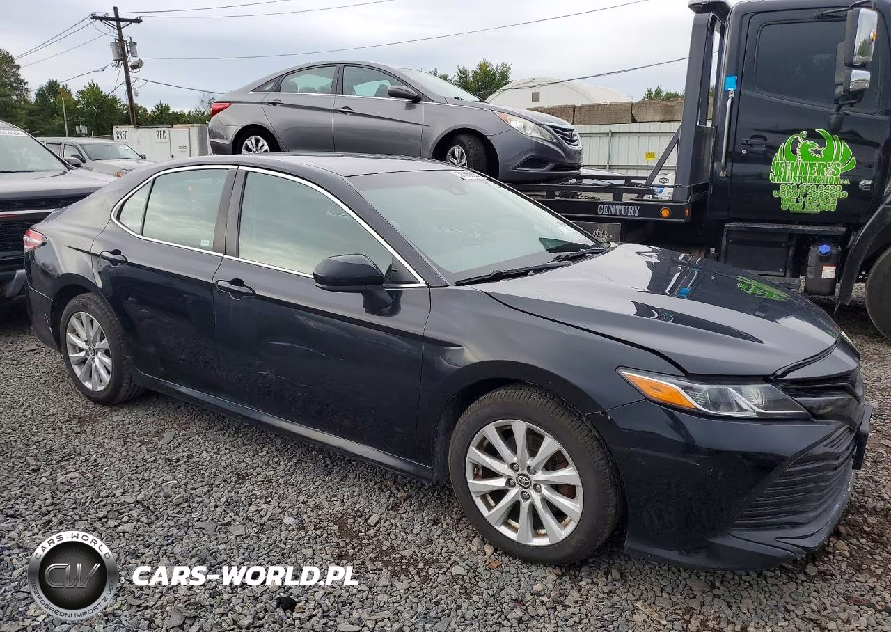 2018 Toyota Camry Le VIN:4T1B11HK2JU556107 - 4