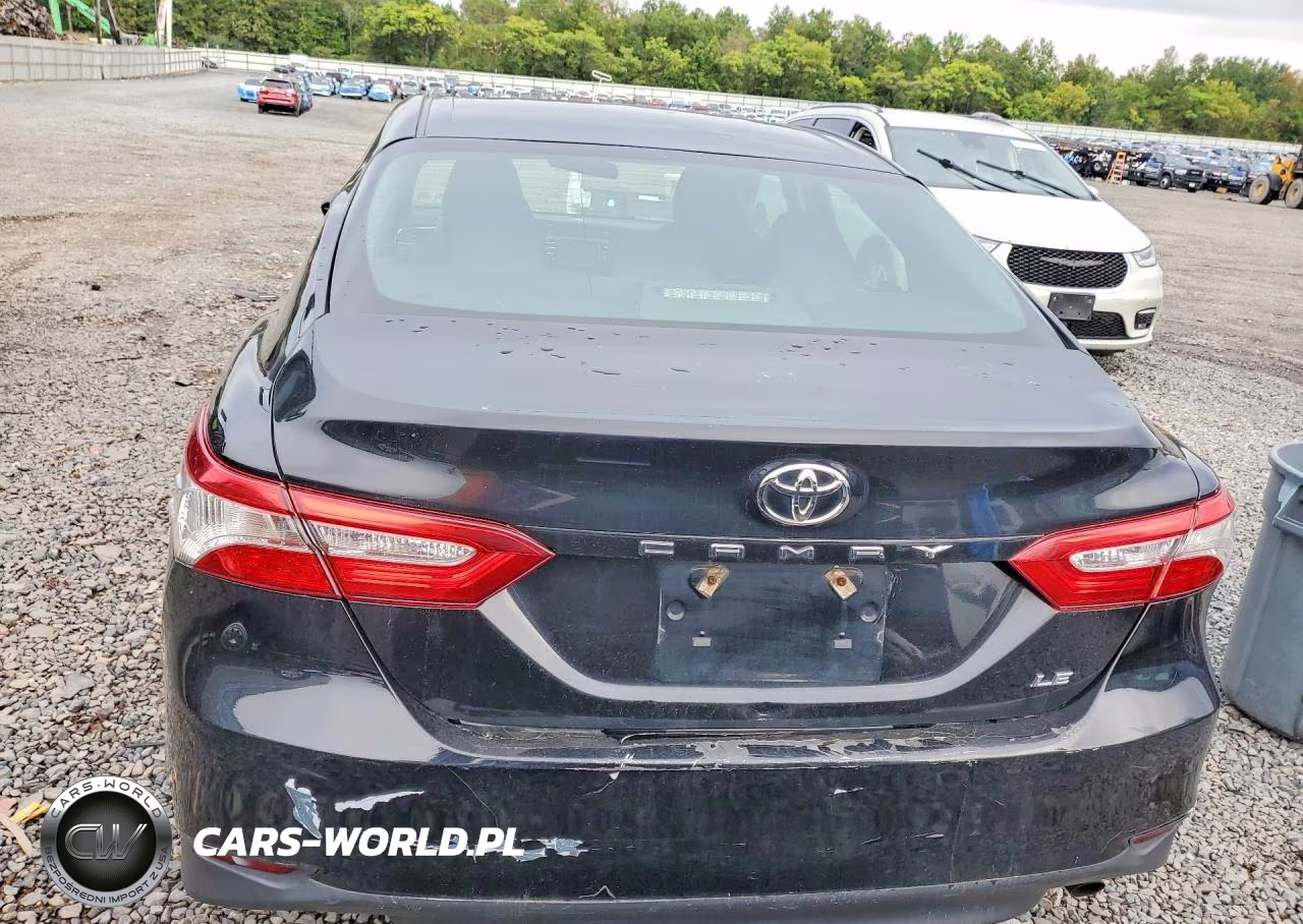 2018 Toyota Camry Le VIN:4T1B11HK2JU556107 - 6