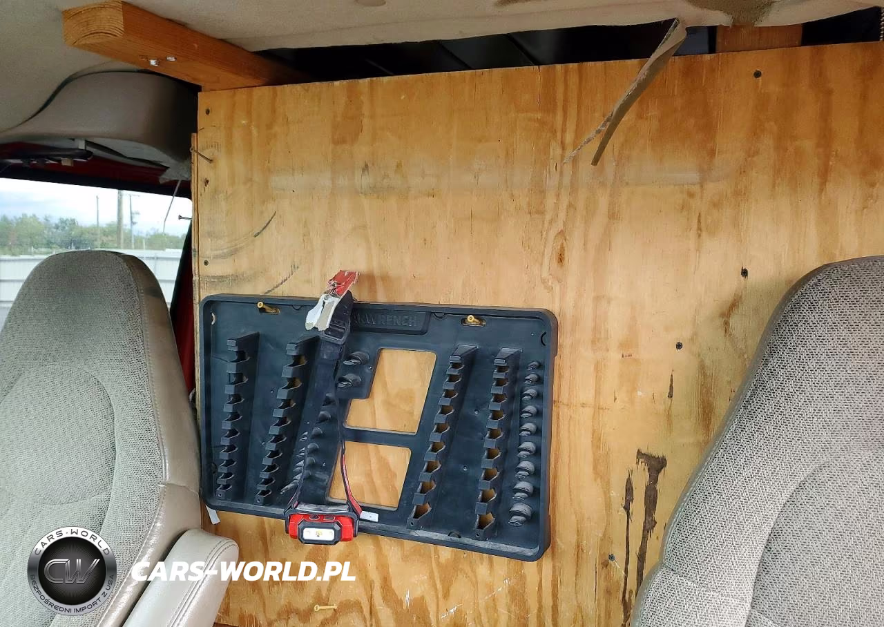 2008 Chevrolet Express G2500 VIN:1GAGG25K881156933 - 10