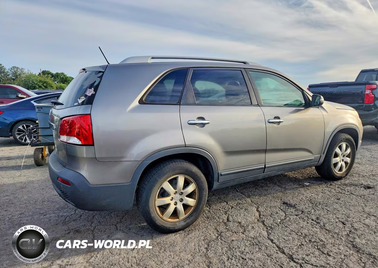 2011 Kia Sorento Lx VIN:5XYKT3A1XBG107725 - 3