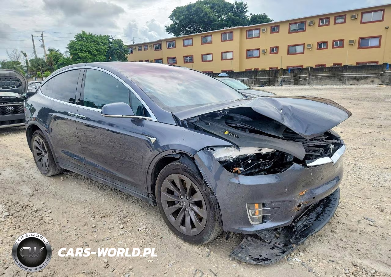 2018 Tesla Model X VIN:5YJXCBE25JF089269 - 4