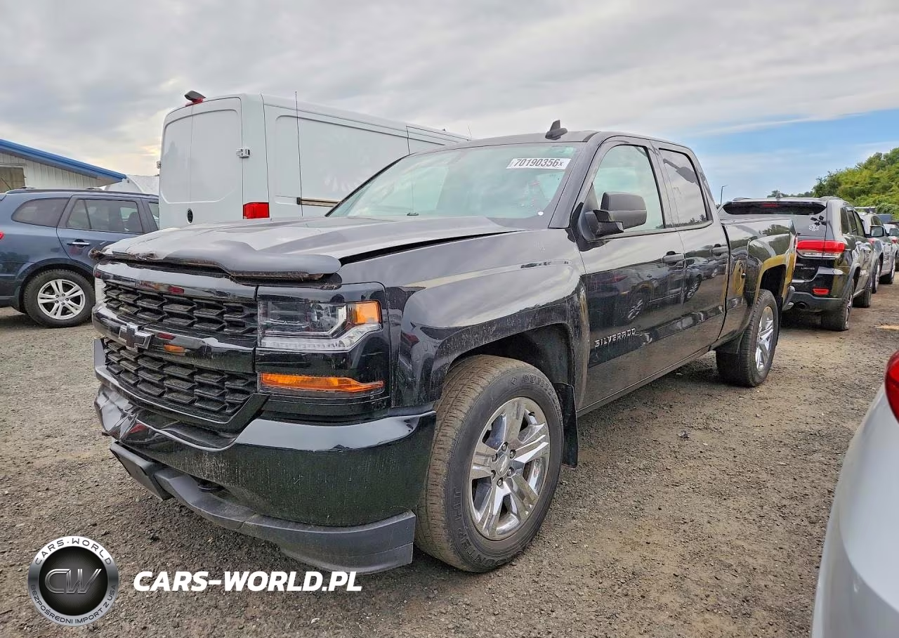 2018 Chevrolet Silverado K1500 Custom VIN:1GCVKPEC3JZ369167 - 1