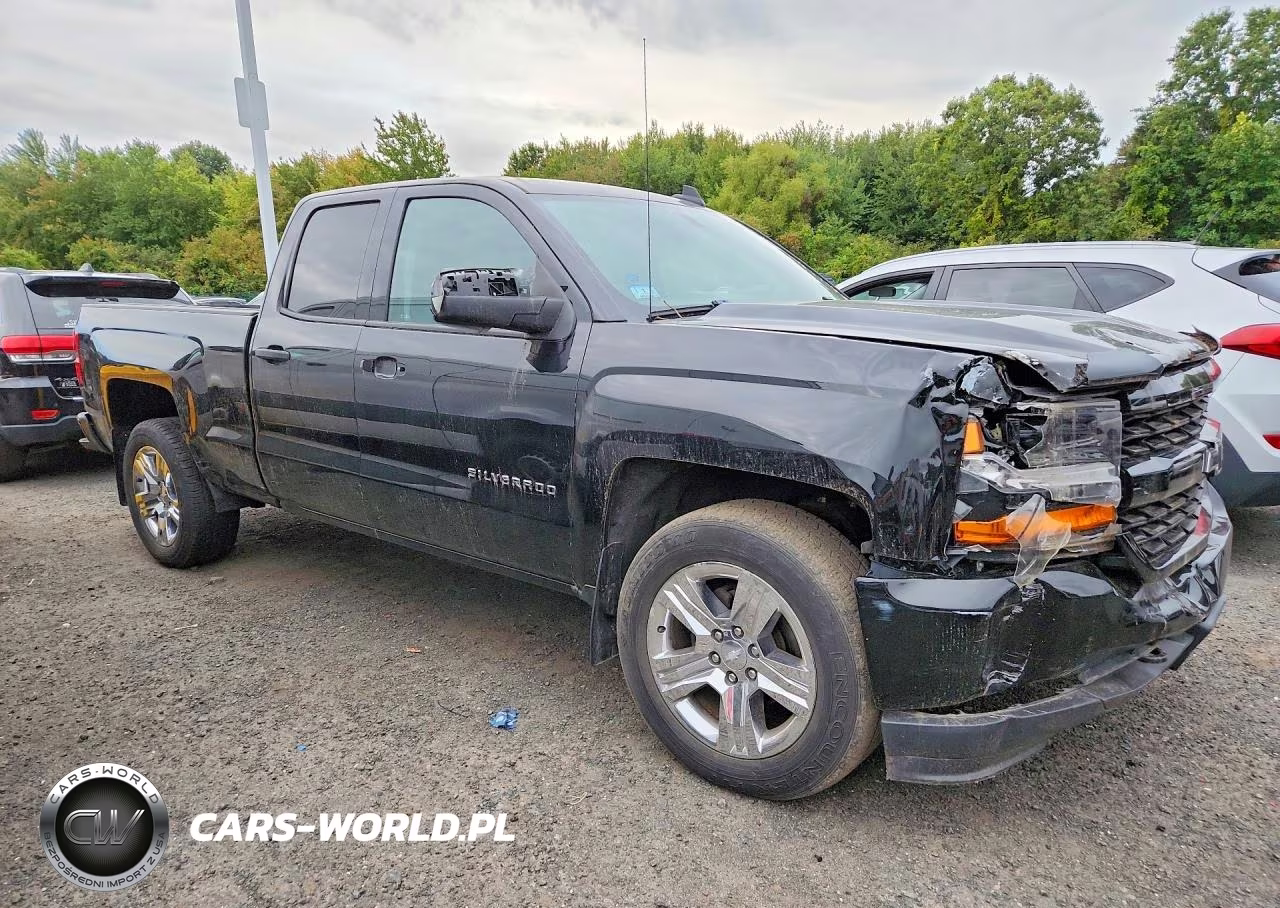 2018 Chevrolet Silverado K1500 Custom VIN:1GCVKPEC3JZ369167 - 4