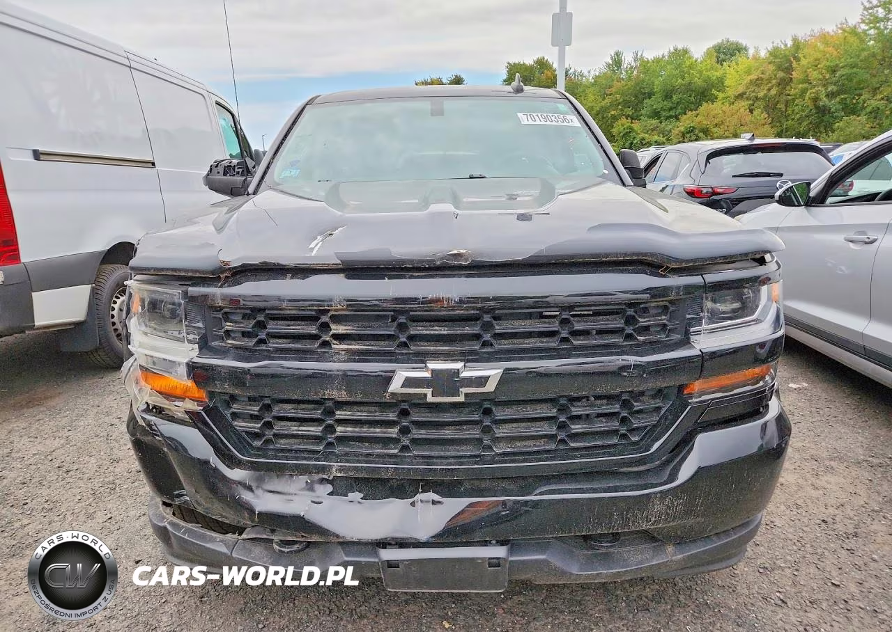 2018 Chevrolet Silverado K1500 Custom VIN:1GCVKPEC3JZ369167 - 5