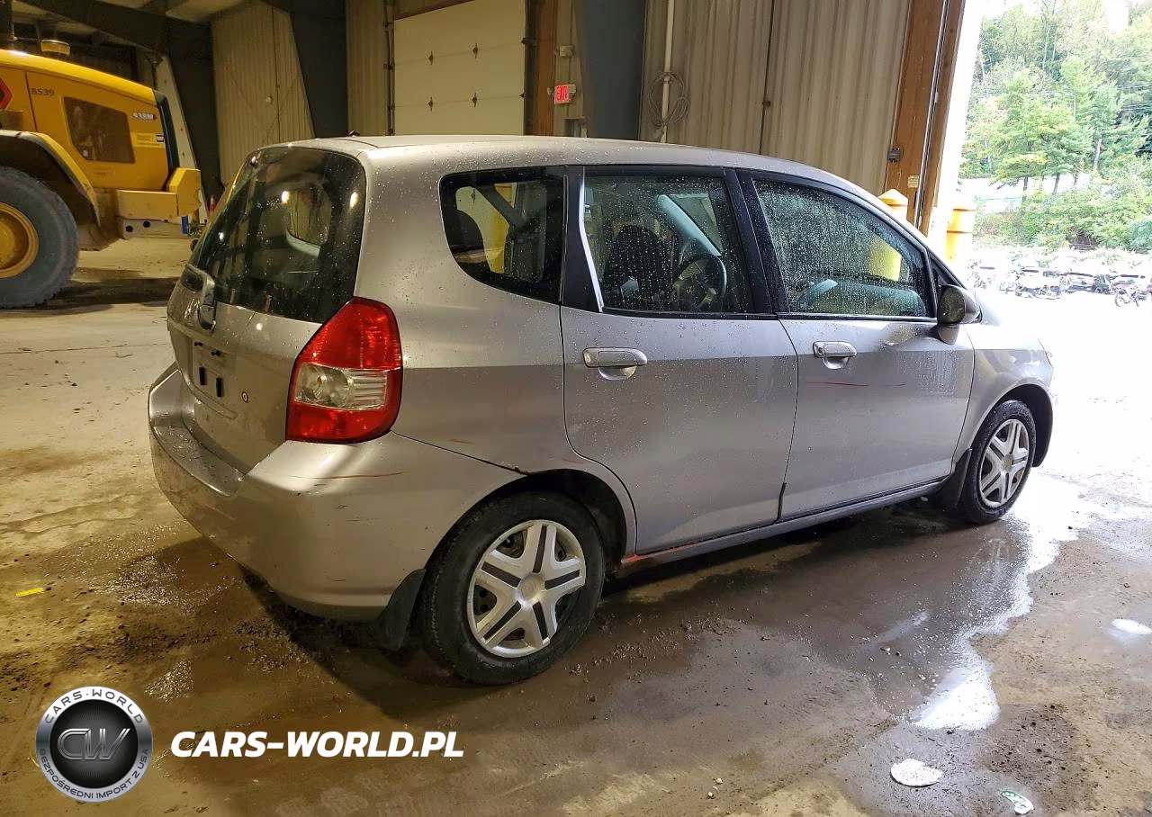2008 Honda Fit VIN:JHMGD384X8S066386 - 3
