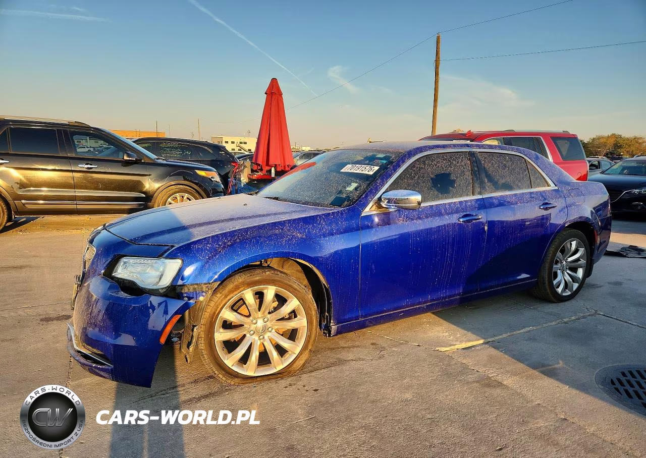 2018 Chrysler 300 Touring VIN:2C3CCAAG5JH294101 - 1