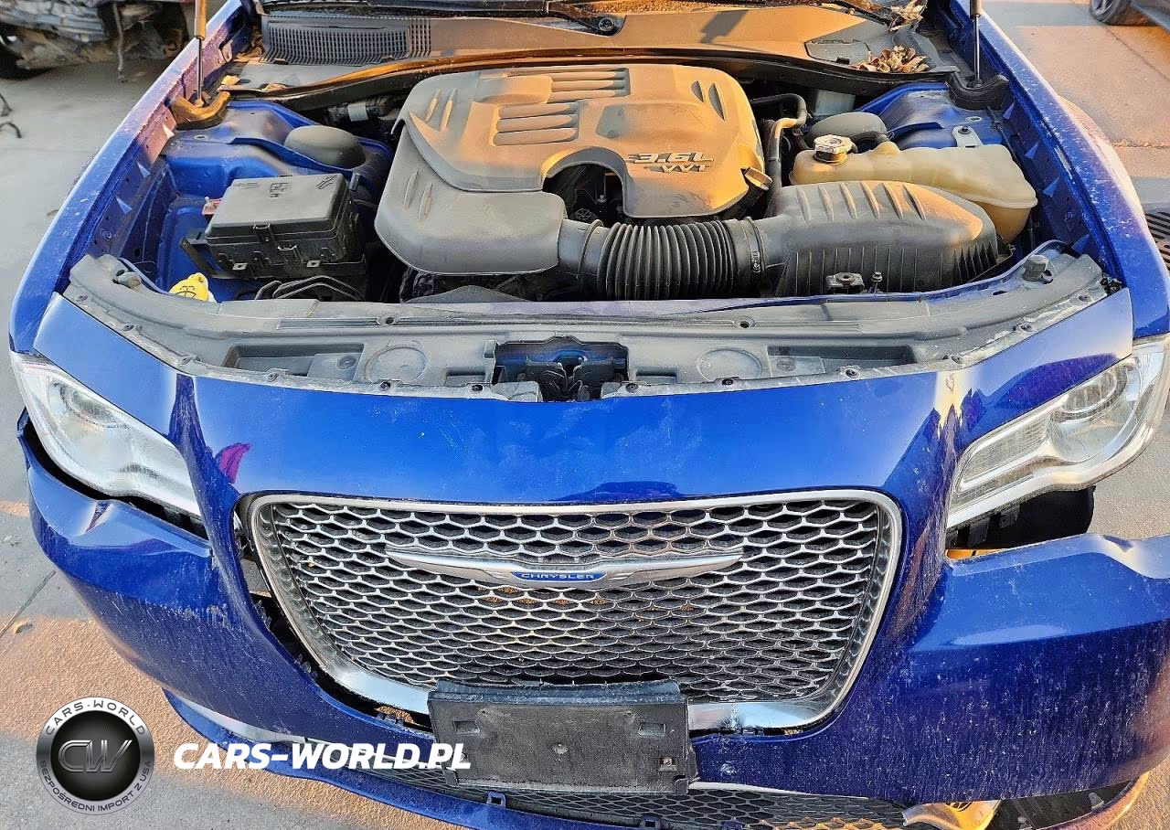 2018 Chrysler 300 Touring VIN:2C3CCAAG5JH294101 - 11