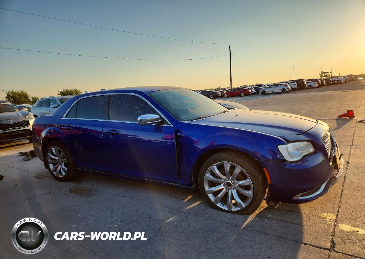 2018 Chrysler 300 Touring VIN:2C3CCAAG5JH294101 - 4