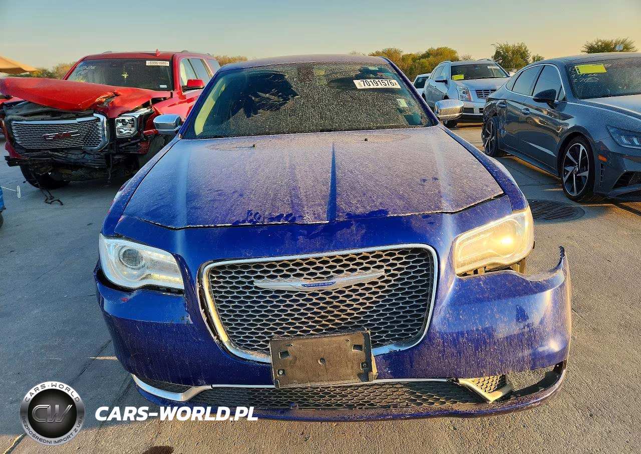 2018 Chrysler 300 Touring VIN:2C3CCAAG5JH294101 - 5
