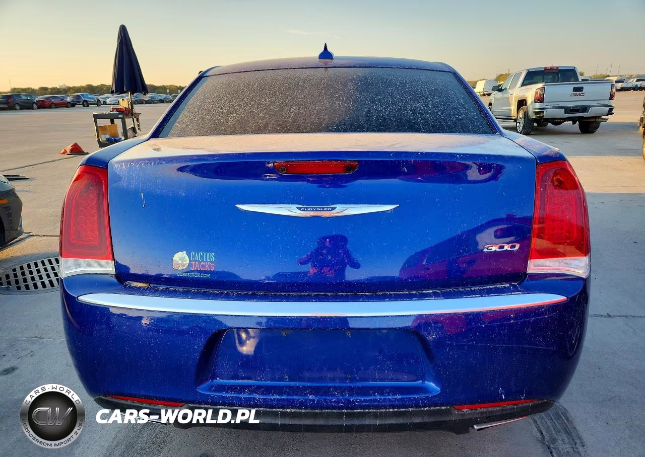2018 Chrysler 300 Touring VIN:2C3CCAAG5JH294101 - 6