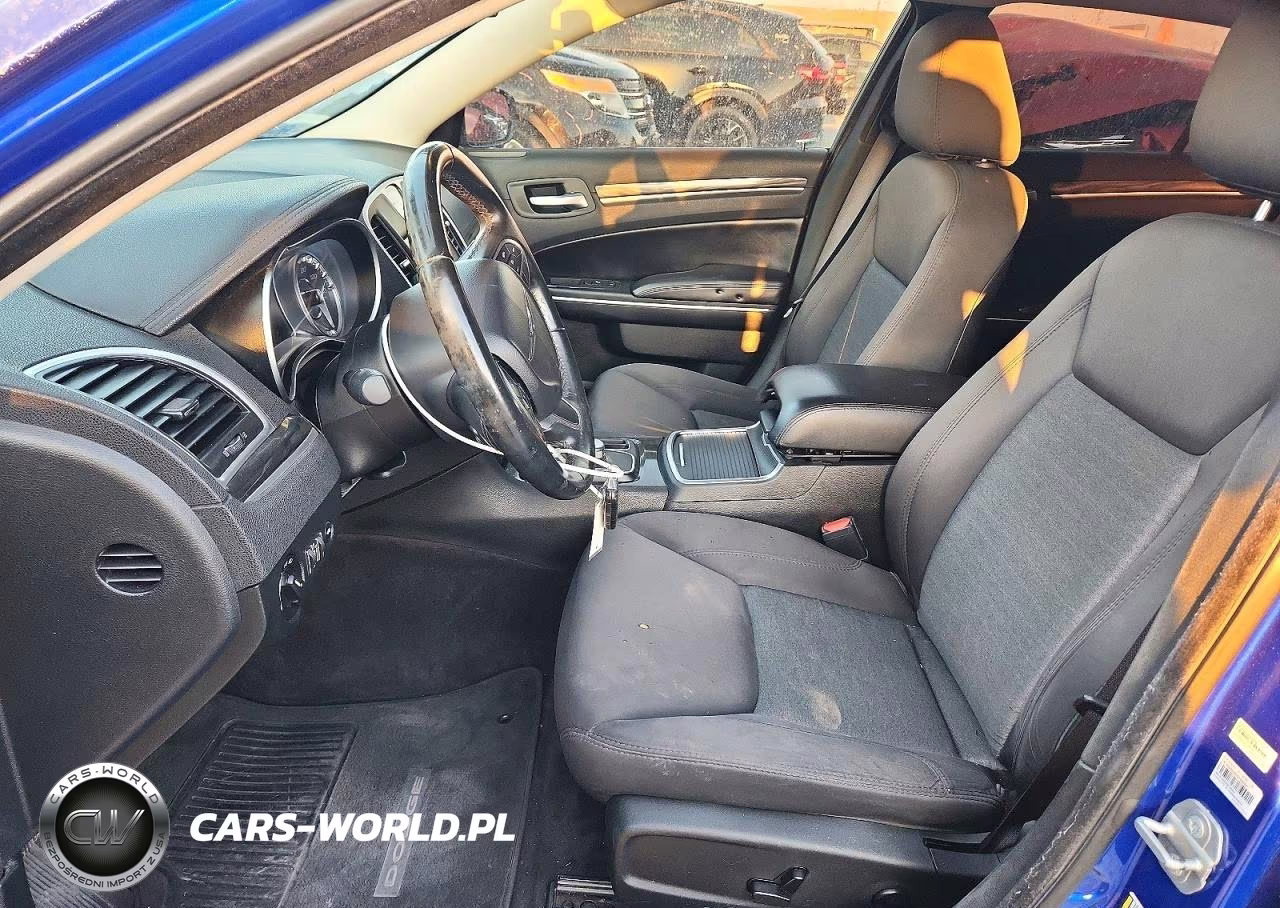 2018 Chrysler 300 Touring VIN:2C3CCAAG5JH294101 - 7
