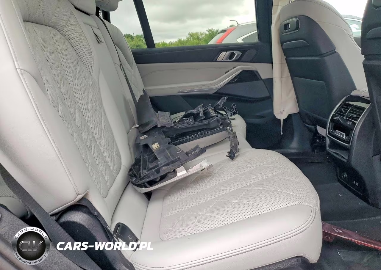 2025 BMW X7 xDrive40I VIN:5UX23EM00S9X29202 - 11