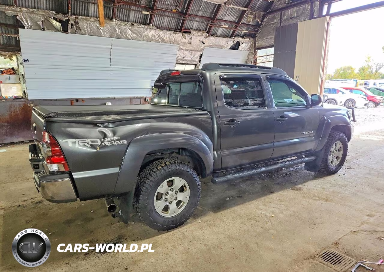 2015 Toyota Tacoma V6 VIN:3TMLU4EN1FM205801 - 3