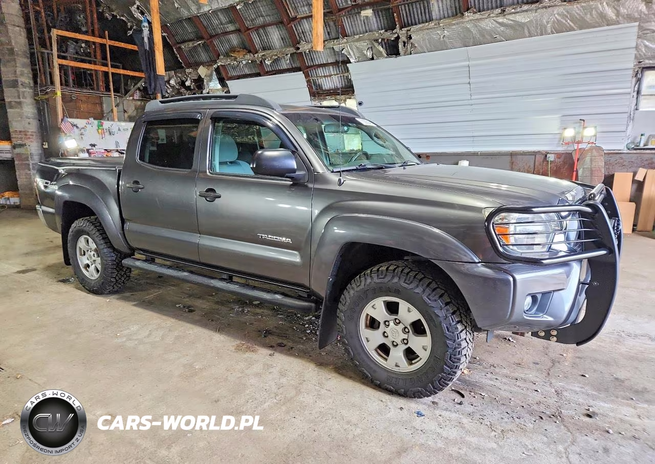 2015 Toyota Tacoma V6 VIN:3TMLU4EN1FM205801 - 4