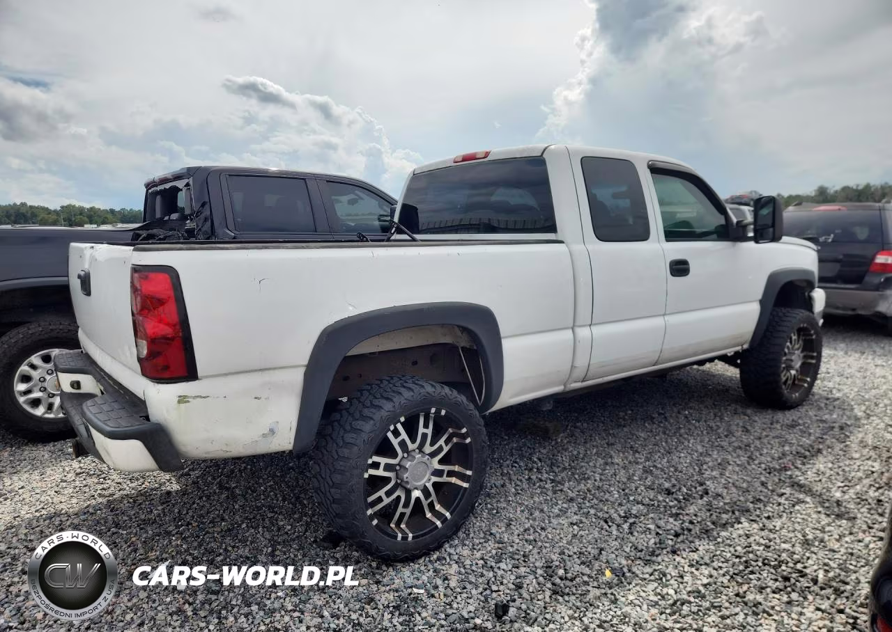 2004 Chevrolet Silverado C2500 Heavy Duty VIN:1GCHC29U34E113428 - 3