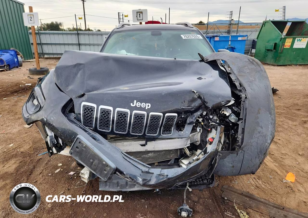 2019 Jeep Cherokee Latitude Plus VIN:1C4PJMLN7KD214876 - 5