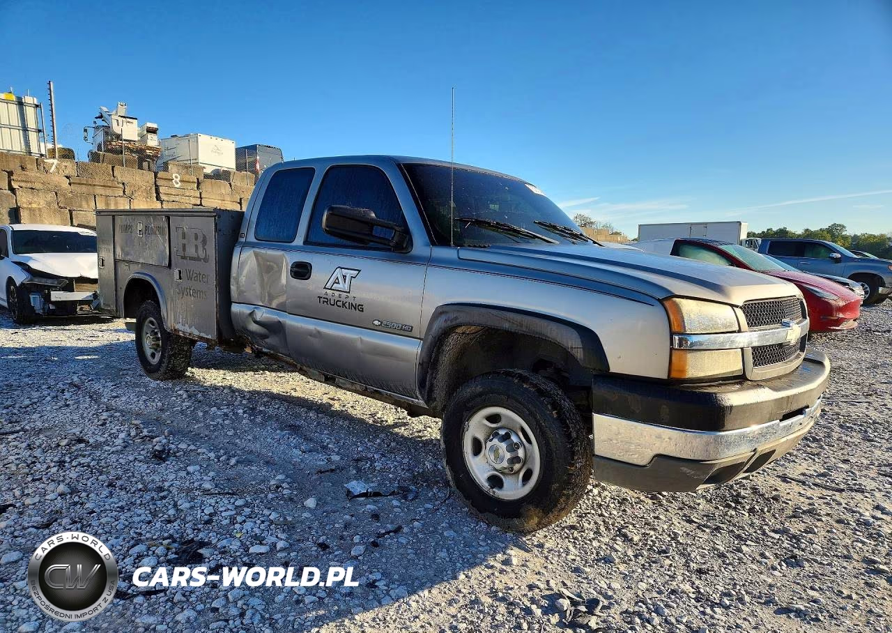 2003 Chevrolet Silverado K2500 Heavy Duty VIN:1GCHK29U83E296651 - 4