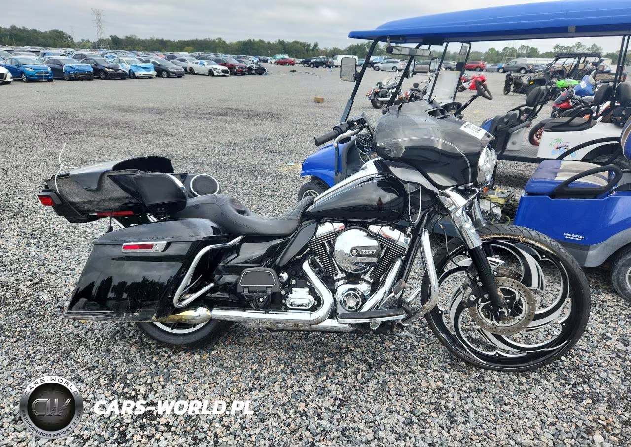 2015 Harley-Davidson Flhtcu Ultra Classic Electra Glide VIN:1HD1FCM1XFB648240 - 1