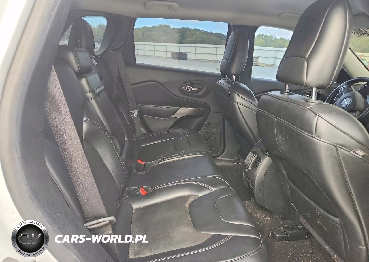 2019 Jeep Cherokee Latitude Plus VIN:1C4PJLLX4KD289952 - 11