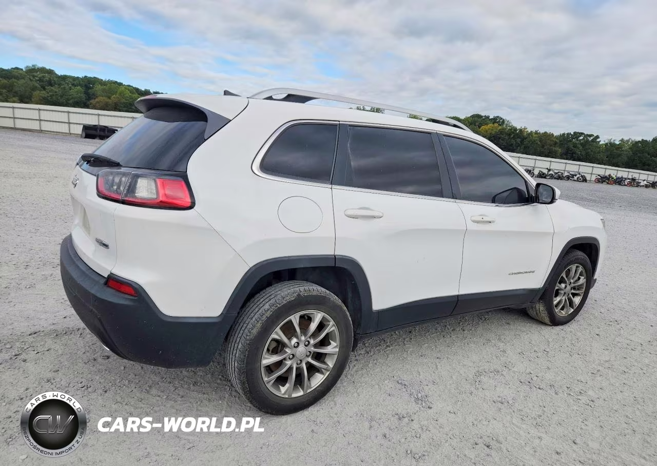 2019 Jeep Cherokee Latitude Plus VIN:1C4PJLLX4KD289952 - 3