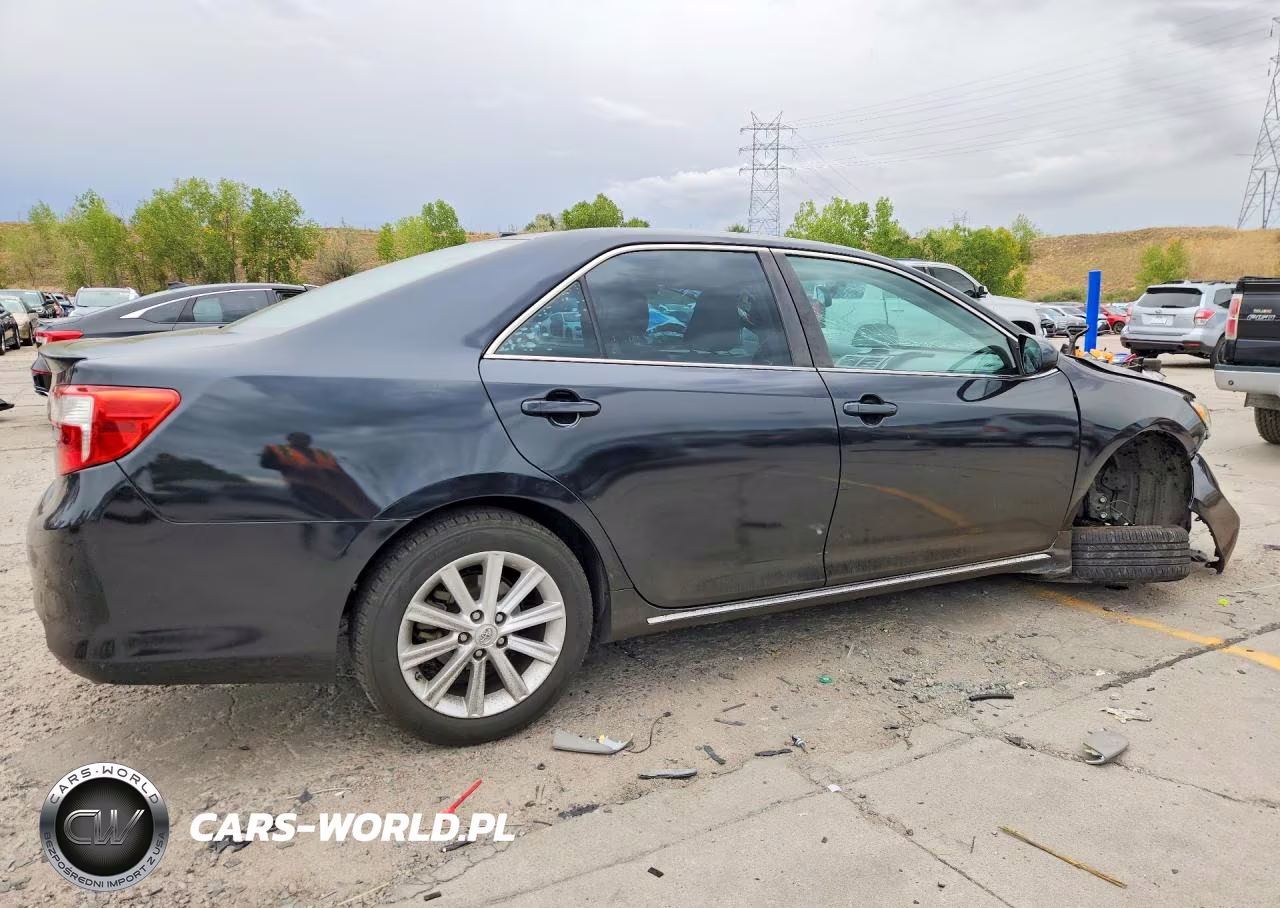 2014 Toyota Camry Xle VIN:4T4BF1FK7ER346313 - 3