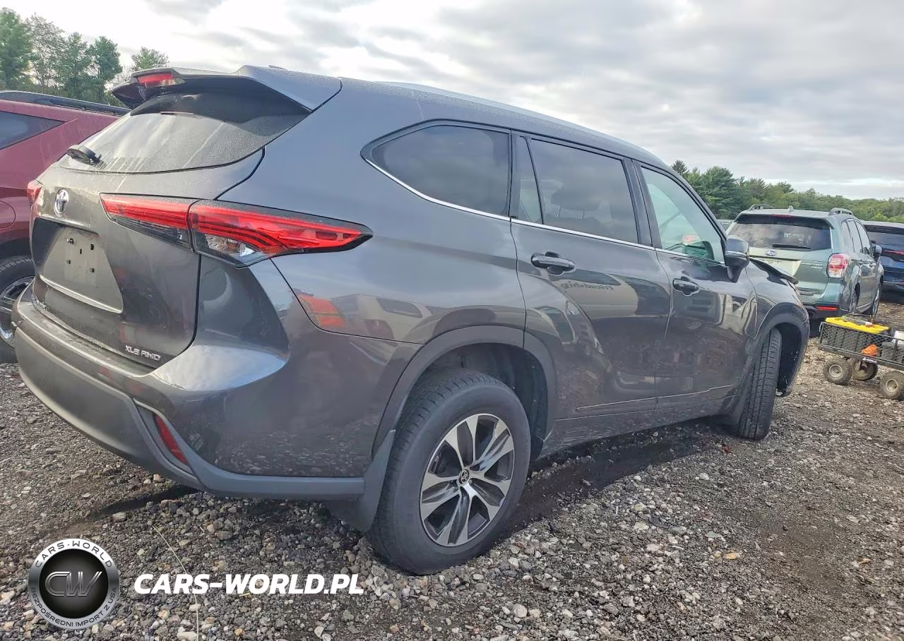 2022 Toyota Highlander Xle VIN:5TDGZRBH7NS240002 - 3