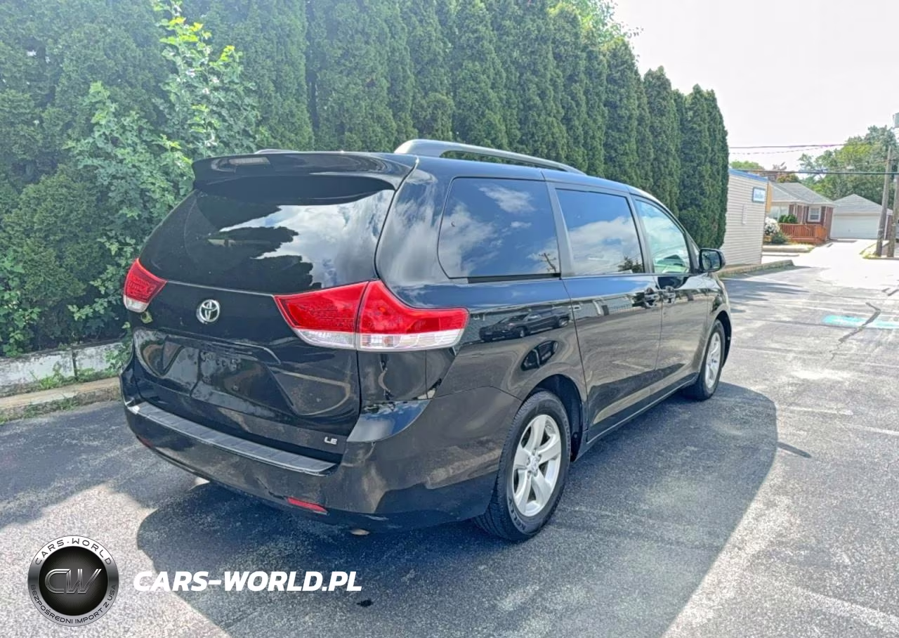 2013 Toyota Sienna Le VIN:5TDKK3DC7DS308522 - 4