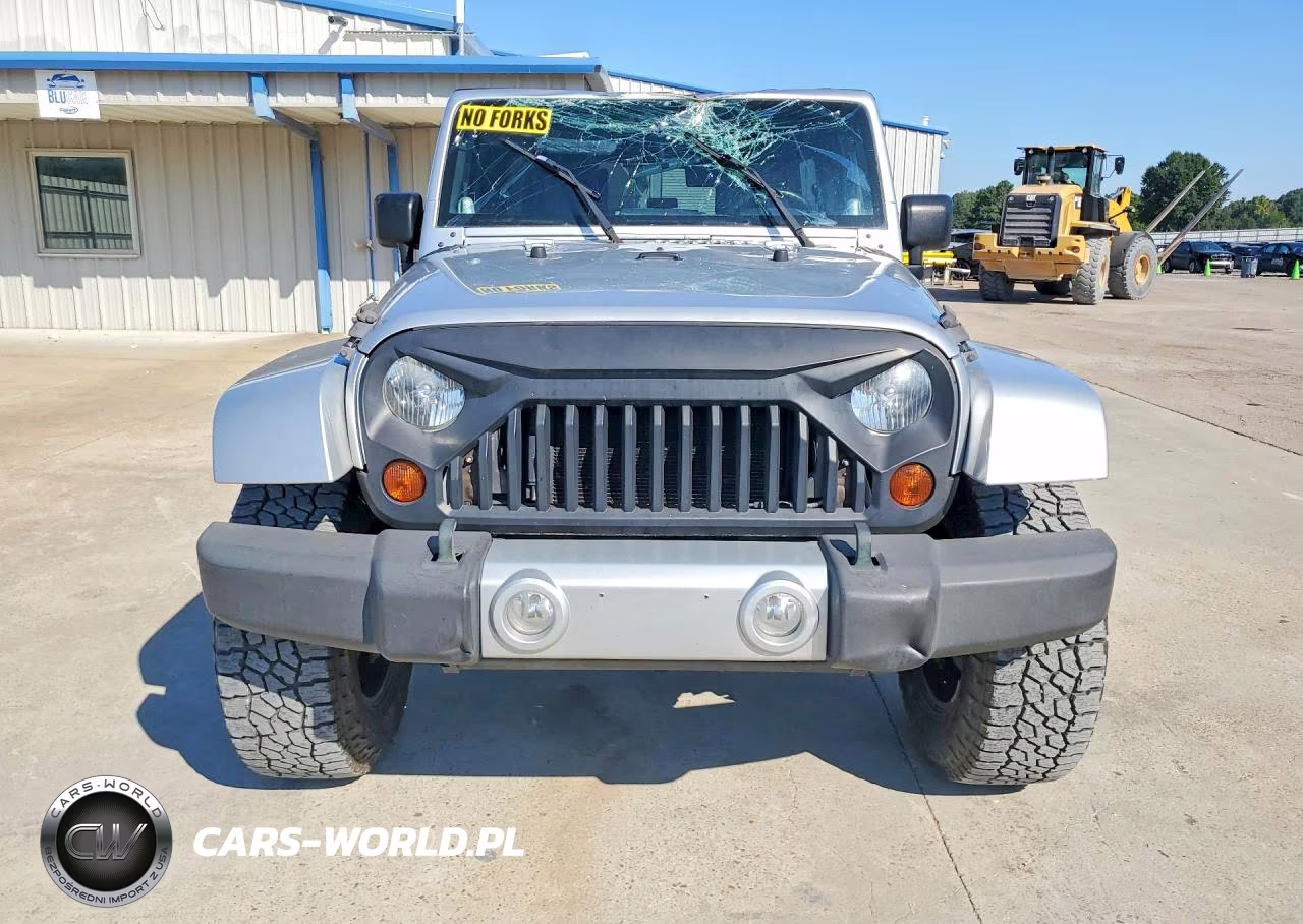 2010 Jeep Wrangler Unlimited Sahara VIN:1J4BA5H10AL123470 - 5