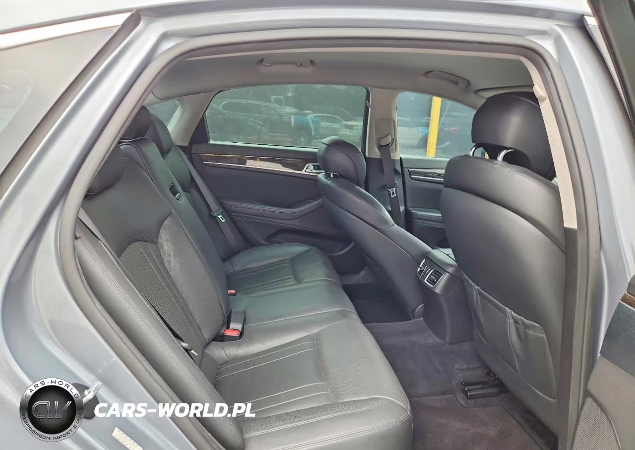 2015 Hyundai Genesis 3.8L VIN:KMHGN4JE7FU074515 - 10