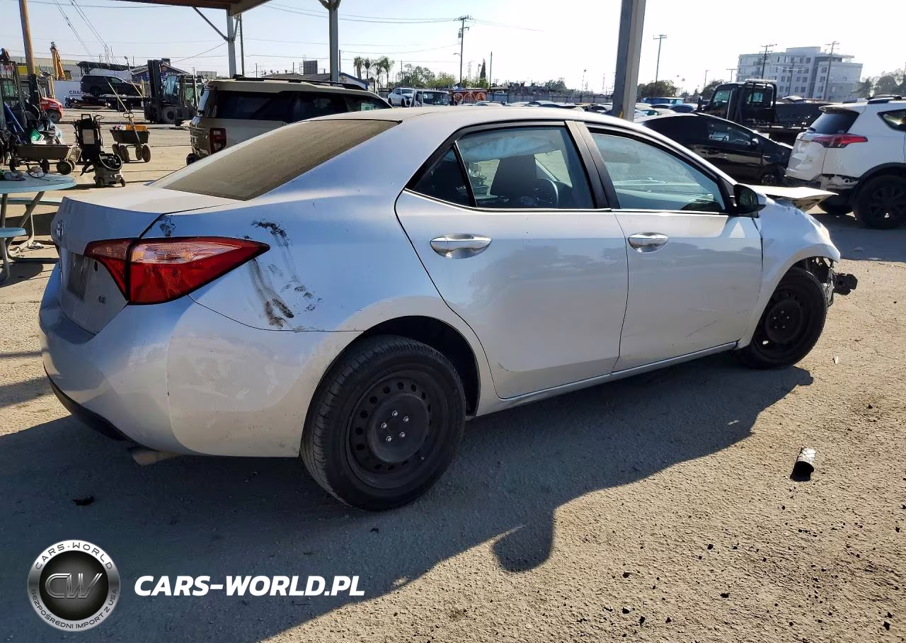 2018 Toyota Corolla Le VIN:2T1BURHEXJC088788 - 3